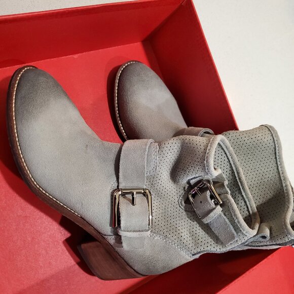 Donald J Pliner size 6M Boots - Picture 2 of 9